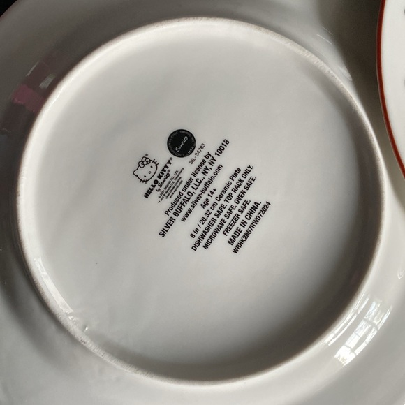 New Sanrio Hello Kitty Fall Ceramic White Dinnerware Plates, Set of Two - Picture 4 of 4